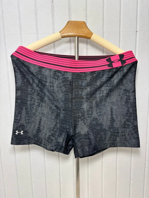 Under‎ Armour 3" Shorts Black with pink band active wear Size L - Image 2