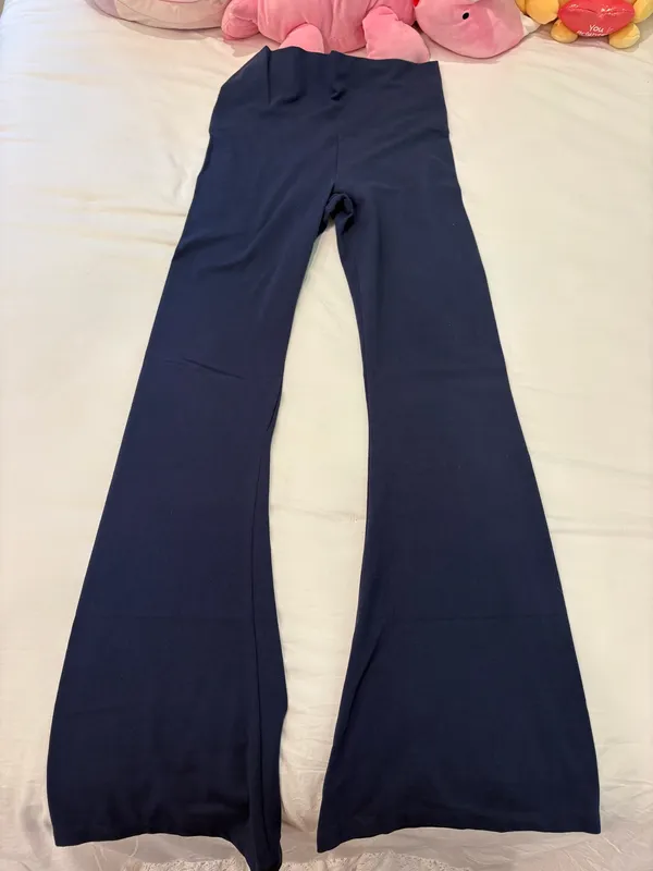 PINK - Victoria's Secret Navy Flare leggings - Image 4