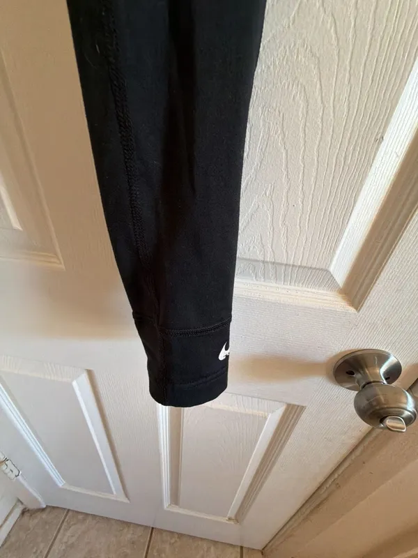 Nike Black Athletic Leggings Tights With White Swoosh Logo Cuffs - Image 5