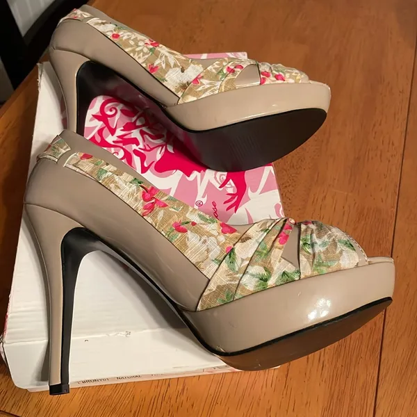 Wild Rose platform pumps with flower details - Image 7