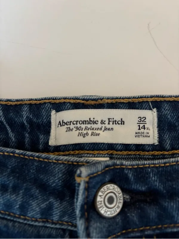 Abercrombie & Fitch High Rise The 90’s Relaxed Denim Shorts Size 14 - Image 3