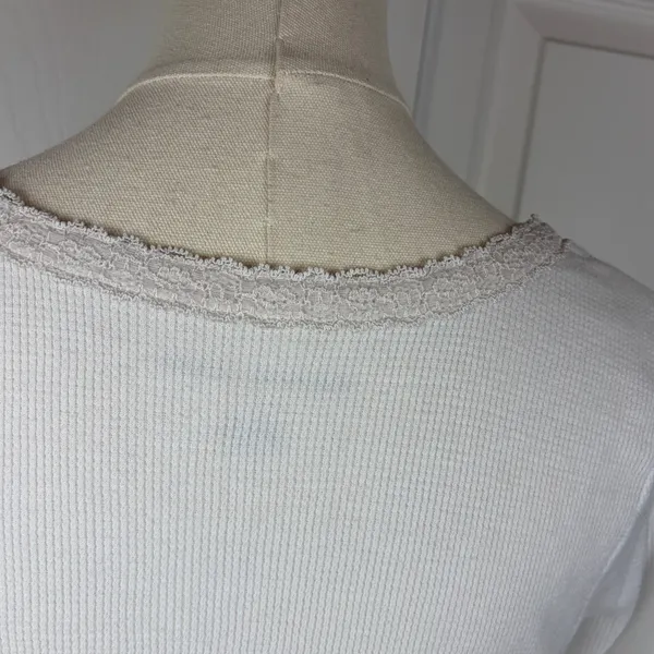 American eagle white lace trim long sleeve - Image 3