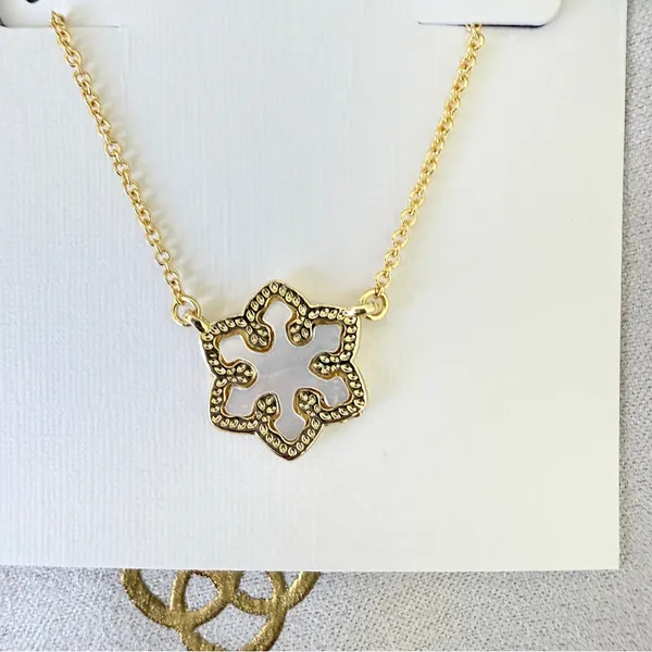 Kendra Scott Snowflake Gold Short Pendant Necklace - Image 4