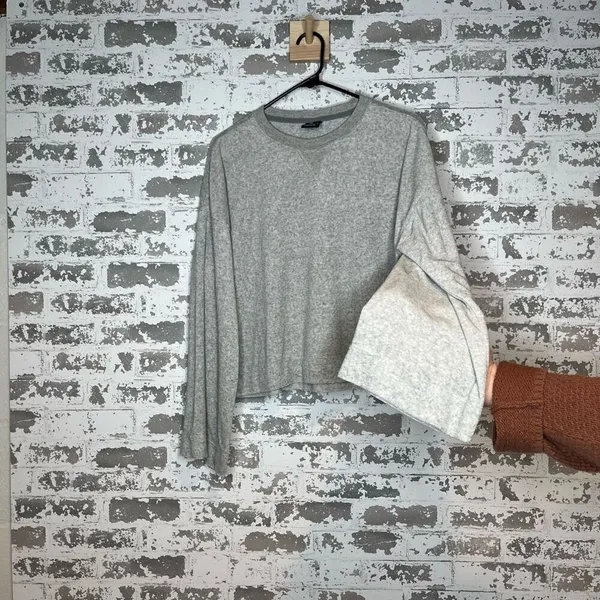 Nike | women dry fit wide sleeve cropped crewneck - Image 6