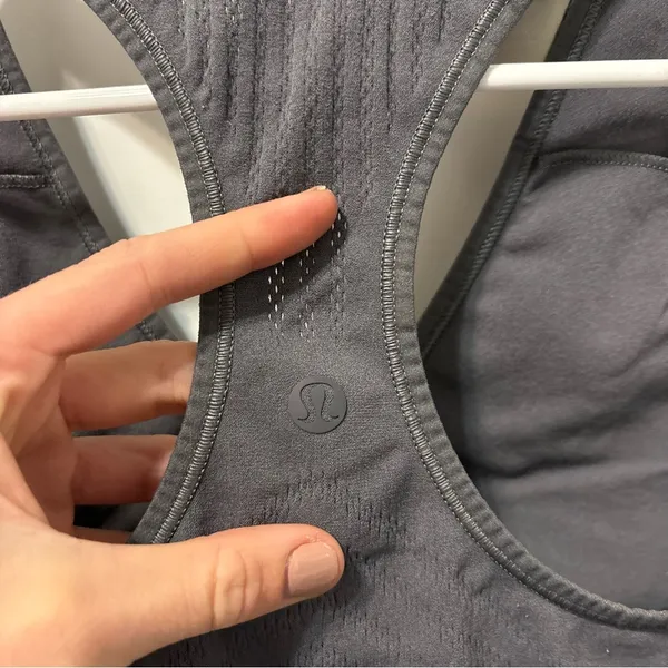 Lululemon Reveal Bra Mesh Stripes Grey - Image 4