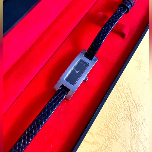 Super CUTE ❤️ GUCCI watch❤️ - Image 3