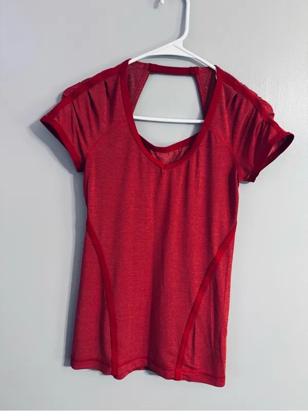 lululemon athletica Team Spirit Tech Short Sleeve Shirt Size 2 - Image 5