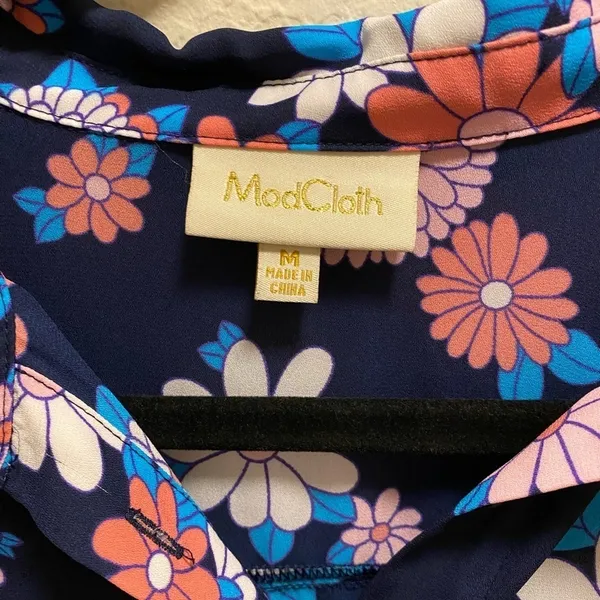 ModCloth Energetic Effort Floral Button-Up Blouse Size M - Image 4