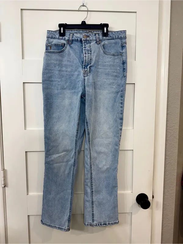 FRYE Light Wash Straight-Leg Women's Jeans - Image 3
