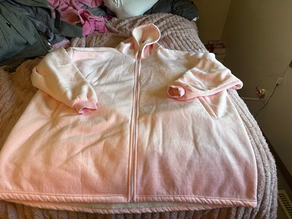Cozy Pastel Pink Zip-Up Lounge Wear - Image 2