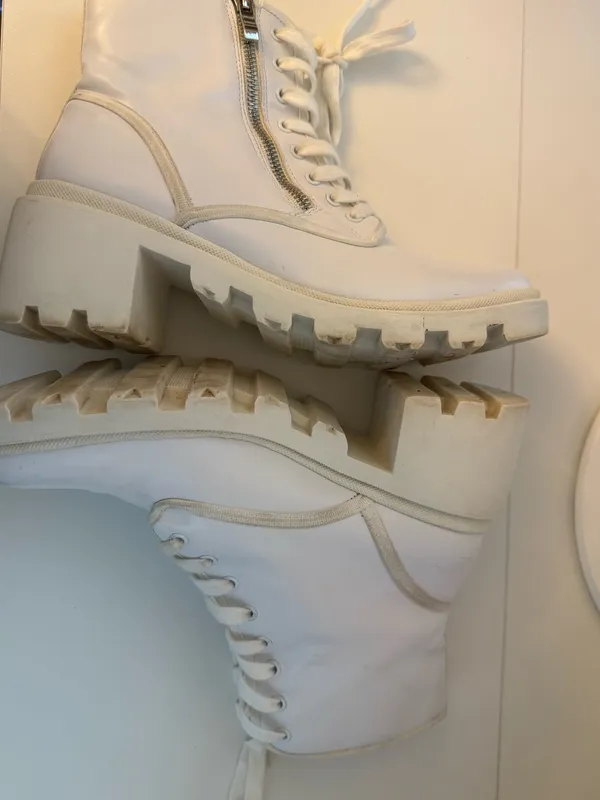 Shoedazzle Elle Women’s Lace-Up High Top combat Boots in White - Image 7
