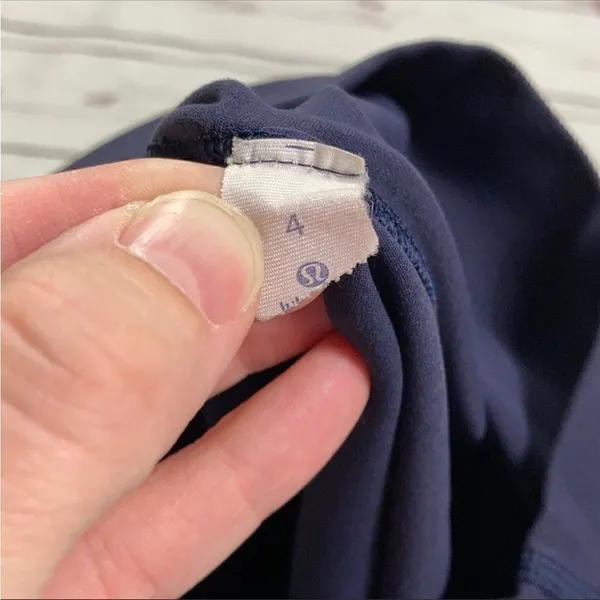 Lululemon Navy Blue Crop Leggings - Image 11