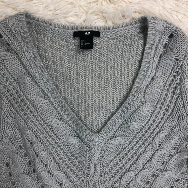 H&M Cable Knit Gray Lightweight Sweater Size Small - Image 2