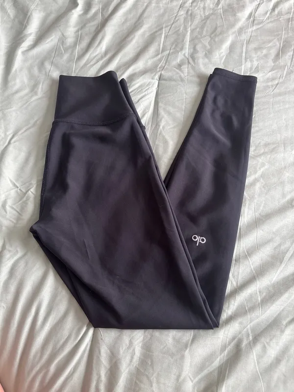 Alo Yoga Leggings - Image 3