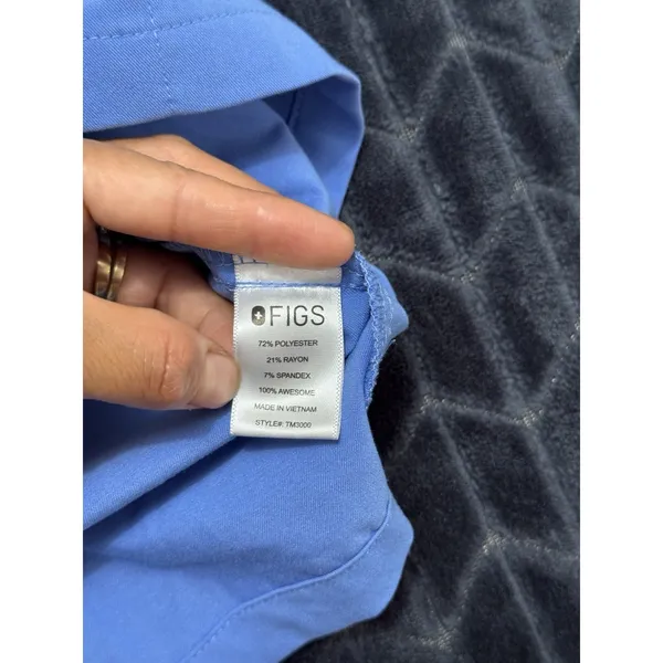 FIGS Women's Catarina V Neck Pocket Scrub Top Blue Short Sleeves Sz M - Image 6