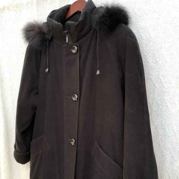 NUAGE Collection Black Coat With Genuine Fox Trim - Image 7