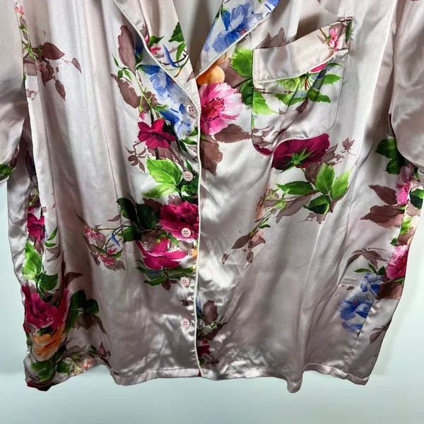 Blush Brides Co.‎ Women's Size L Floral Satin Pajama Top Short Sleeve Button Up - Image 3