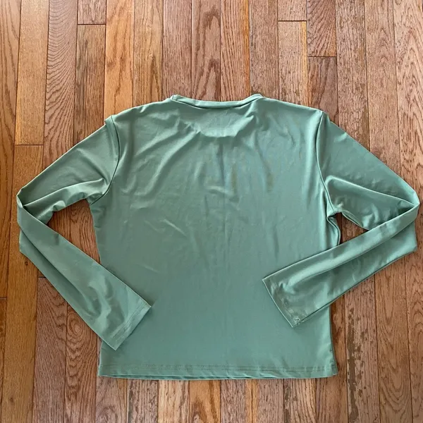 sage green workout mock neck top Size XL - Image 8