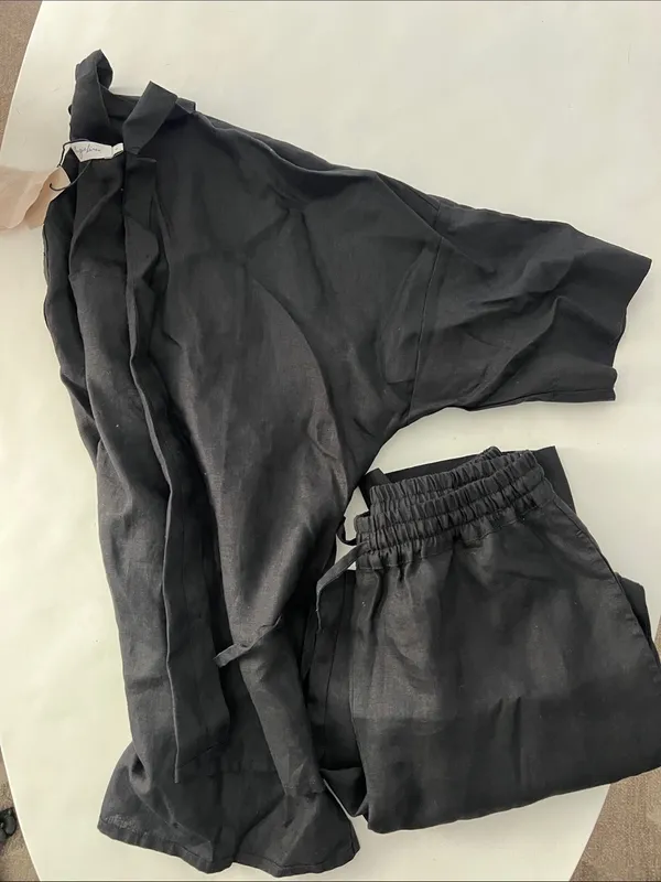 NWT Magic Linen 2 Piece Set - Image 3