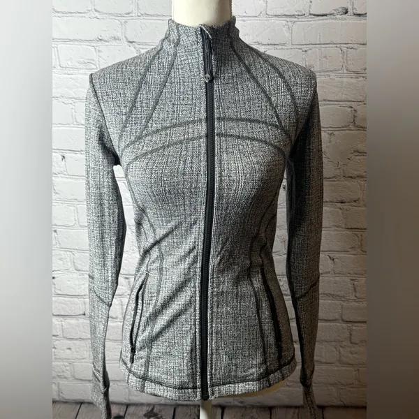 Lululemon define jacket gray tweed color size 6 - Image 4
