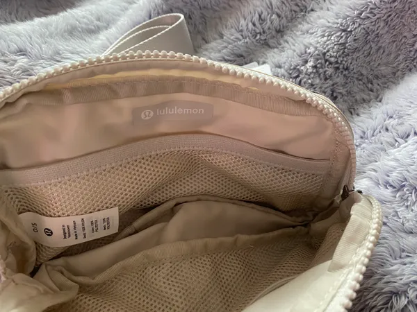 Lululemon Everywhere Belt Bag - Image 4