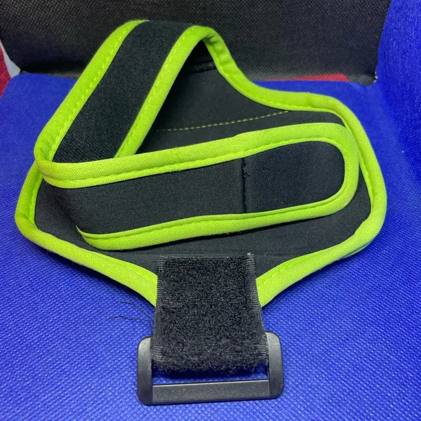 Arm band cell phone accessory for hands free exercise‎ routine. - Image 4