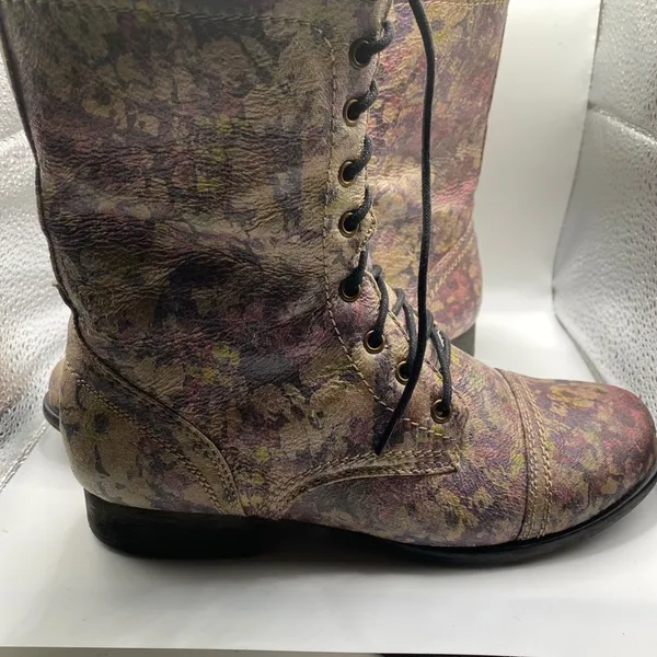 Heritage Women's Floral Boots Size 7.5 with zipper and lace - Image 7