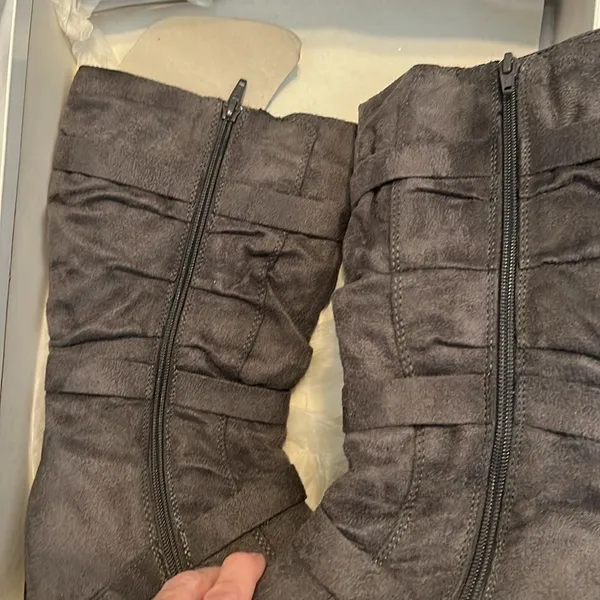 Shiekh sz9 grey comfy faux suede “Savannah” side zip strappy boots EUC No box - Image 13
