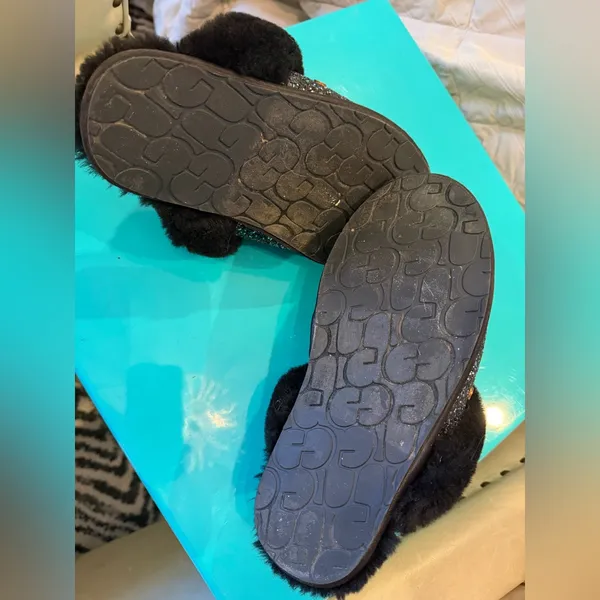 UGG Women's Scuffette II Cosmos slippers in a black glitter colorway- size 6! - Image 4