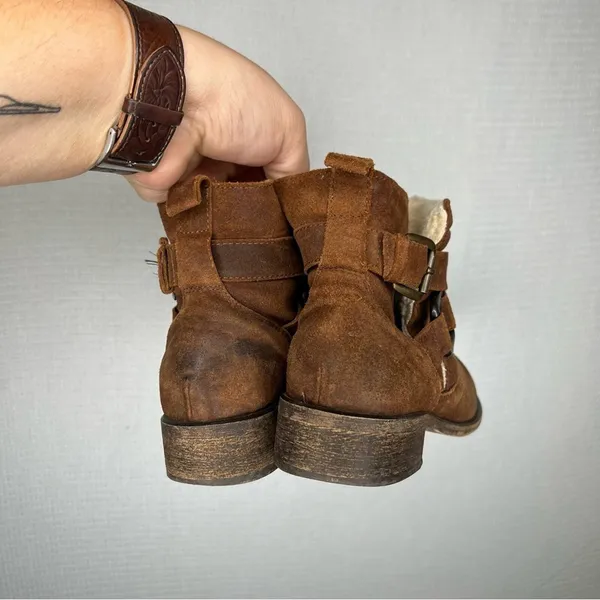 SUNDANCE size 7 Brown Ankle Boots‎ Buckle Detail 37 Fur Lining, Stylish & Warm - Image 4