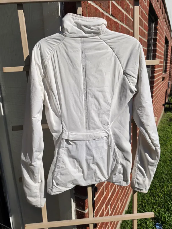 Lululemon Off White Running Windbreaker Jacket  Small - Image 6