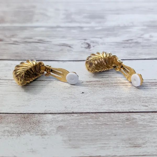 Vintage Clip On Earrings - Statement Ribbed Half Hoop Gold Tone Large - Image 6