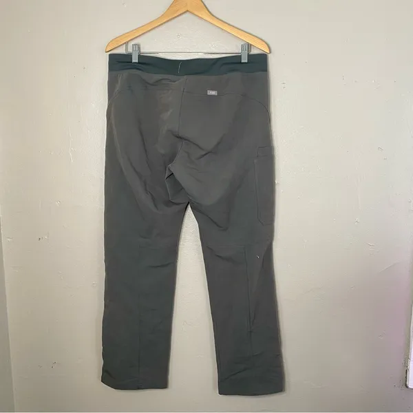 FIGS Grey Kade Cargo Scrub Pants Size Large - Image 5