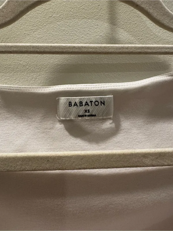 Aritzia Babaton White Crop Top Long Sleeve Size XS - Image 2