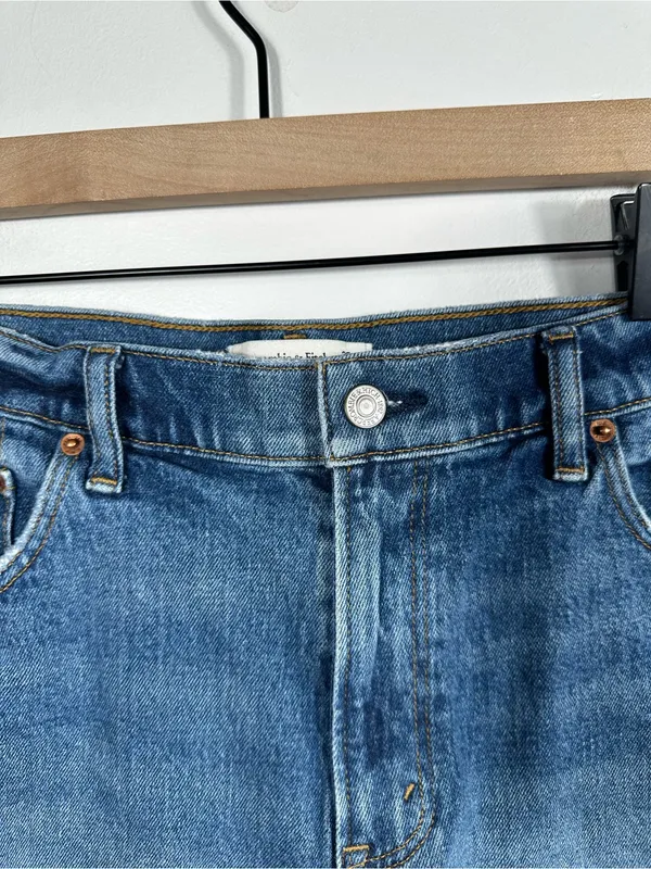 Abercrombie & Fitch The Mom Short Mid Rise Curve Love Distressed Denim Shorts 32 - Image 5