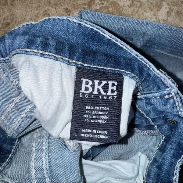 Woman’s‎ BKE Alec distressed blue jeans 28x30 pre-loved - Image 9