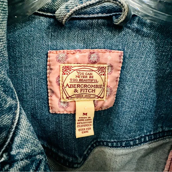 Abercrombie and Fitch women’s jacket cropped denim Size M Medium Blue Distressed - Image 9