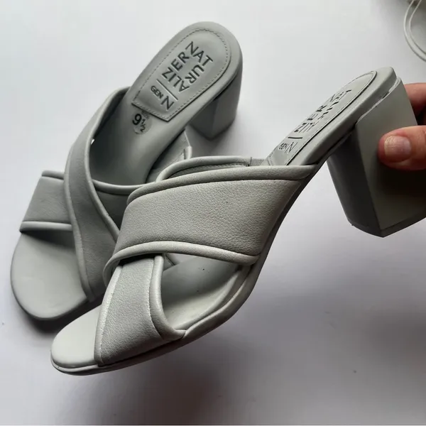Naturalizer Leather Gray Crisscross Sandals Chunky Heels 9.5 - Image 2
