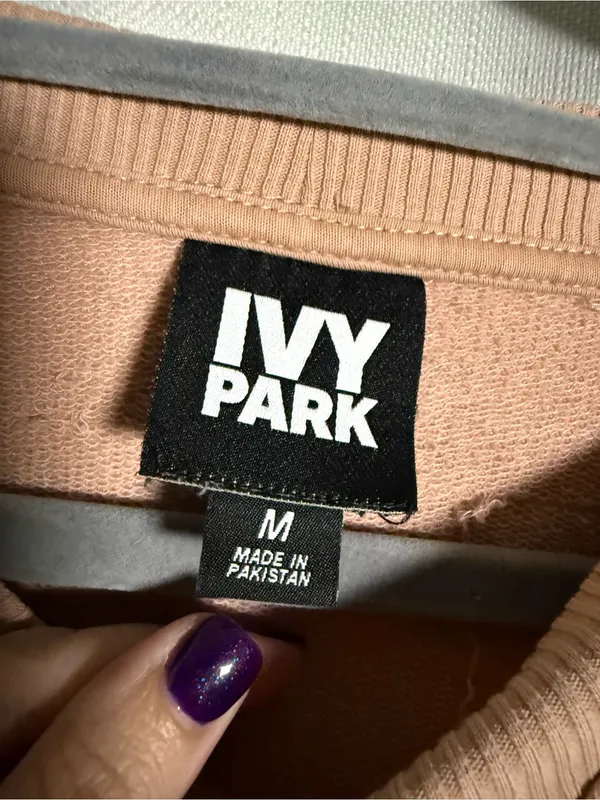 Ivy Park Blush Pink Raised Black Graphic Pullover Crewneck Sweater Size Medium - Image 4