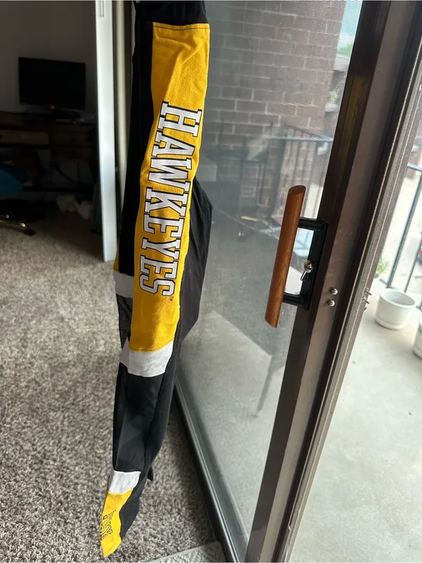 Iowa Hawkeyes Black & Gold Athletic Leggings - Image 3