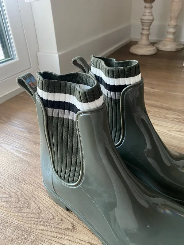 SERRA Women's Size 9 Olive Green Striped Slip-on Rubber Rain Boots New - Image 3