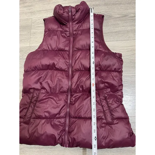 Old Navy‎ Womens M Tall Puffer Vest Burgundy Fleece Lined Quilted Mock Neck - Image 6