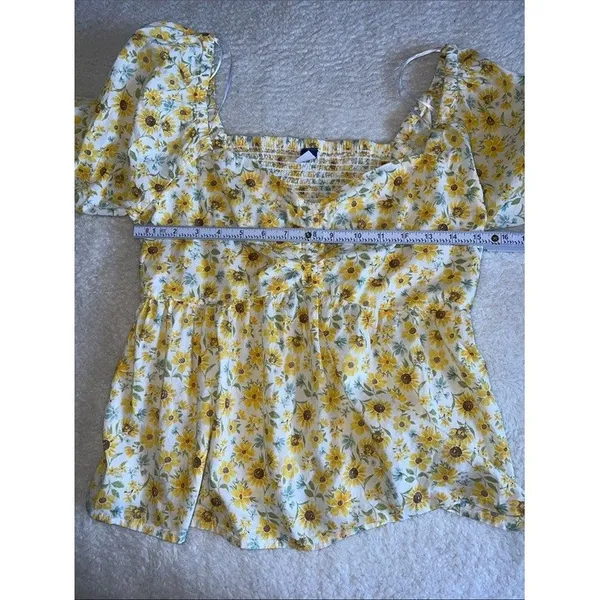 Old Navy Floral Peplum Blouse M Yellow Ditsy Cottagecore Puff Sleeve - Image 5