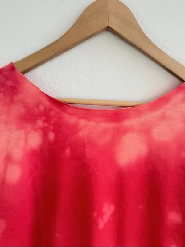 Red and pink coral off-the-shoulder bleached t-shirt - Image 7
