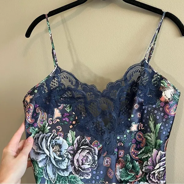 ✨ Vintage Gold Label Victoria’s‎ Secret Blue Lace Floral Satin Slip Small - Image 2