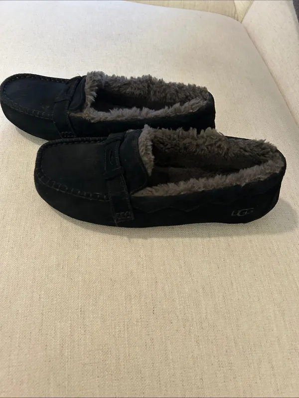 UGG Willow Slipper - Women's, Black, Size 12, NWOT Display pair - Image 3