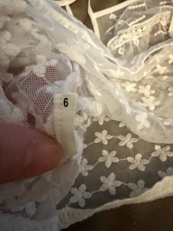 White lace tank top Size 6 - Image 3