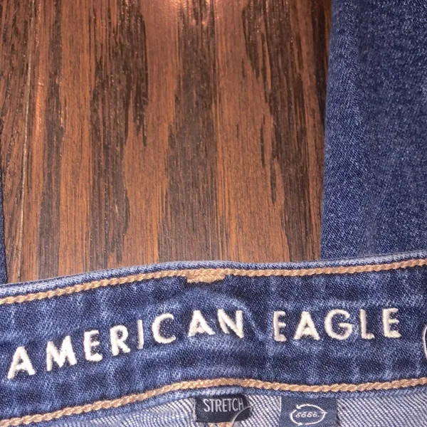 American eagle medium wash MOM jean size 4 long - Image 3