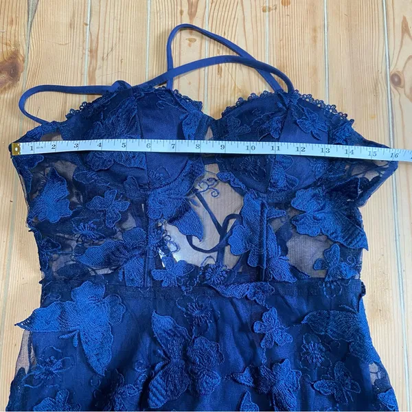 Lulus NWOT Navy Blue 3D Floral Appliqué Sheer Panel Gown Size Small - Image 8