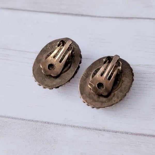 Vintage Clip On Earrings Patterned Oval - Image 6